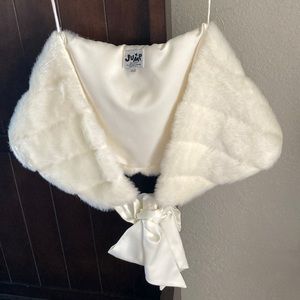 EUC. Used once, maybe twice. Cream faux fur wrap.